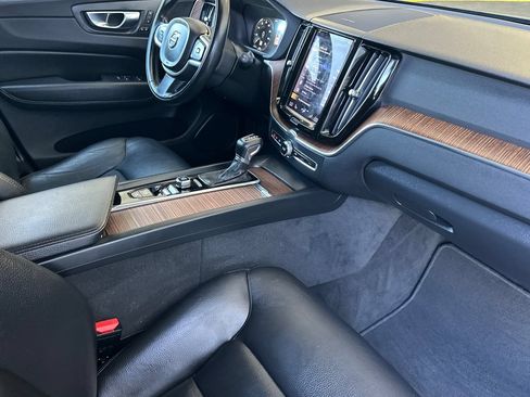 Used 2021 Volvo XC60 T6 Momentum AWD/4WD image 16