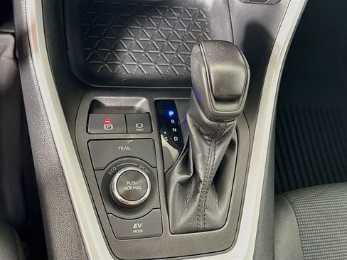 Certified 2021 Toyota RAV4 LE AWD/4WD image 17