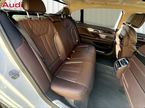 Used 2022 BMW 750i xDrive w/ Executive Package AWD/4WD image 27
