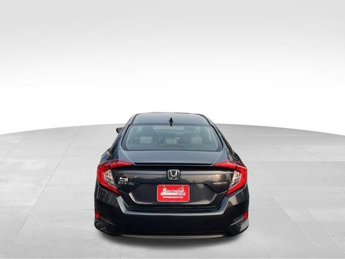 Used 2018 Honda Civic Touring image 38