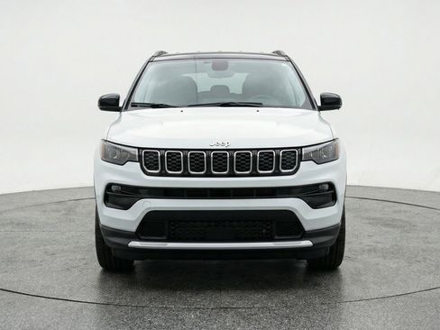 Used 2025 Jeep Compass Limited AWD/4WD image 2