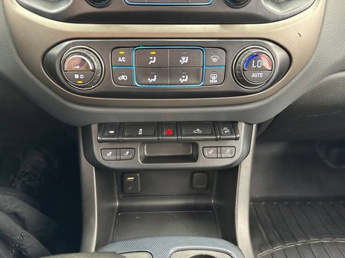 Used 2017 Chevrolet Colorado Z71 AWD/4WD image 26