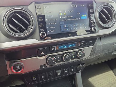 Used 2021 Toyota Tacoma Limited image 26