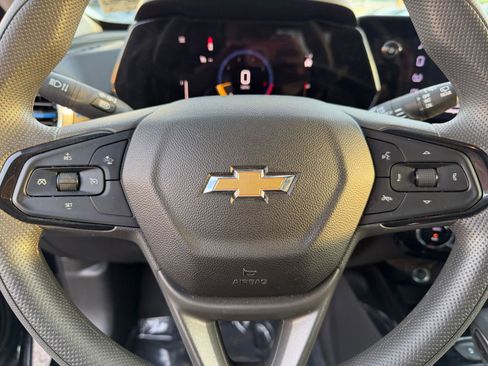 Used 2025 Chevrolet Trax LT image 25