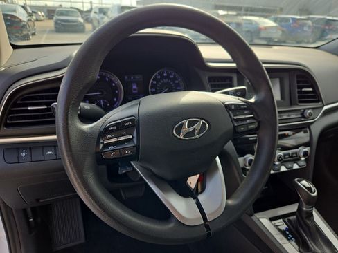 Used 2020 Hyundai Elantra SE w/ Cargo Package (C1) FWD image 16