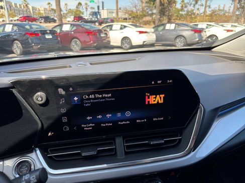 Used 2025 Chevrolet Trax LT w/ LT Convenience Package FWD image 20
