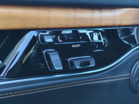 Used 2022 Jeep Grand Wagoneer Series III image 16