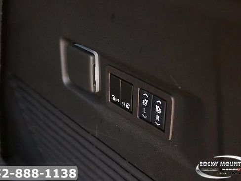 Used 2024 GMC Yukon AT4 AWD/4WD image 19