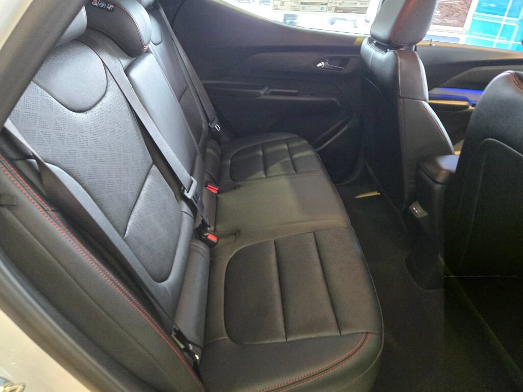 Used 2027 Chevrolet Bolt RS FWD image 7