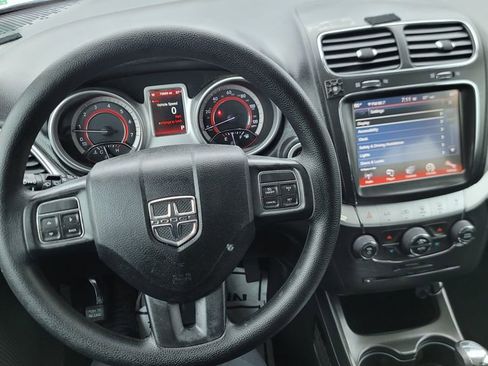 Used 2018 Dodge Journey SXT image 20