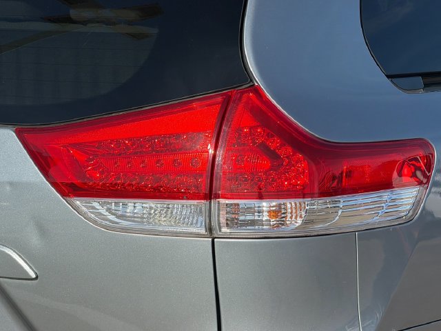 Used 2012 Toyota Sienna LE FWD image 8