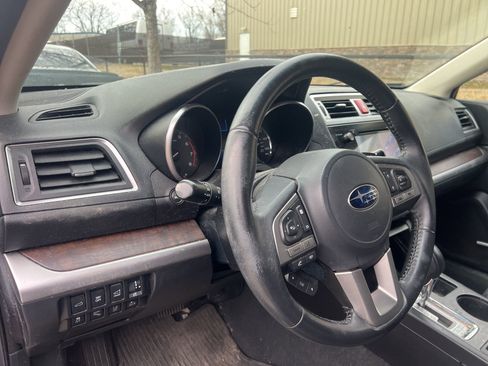 Used 2017 Subaru Outback 2.5i Limited image 11