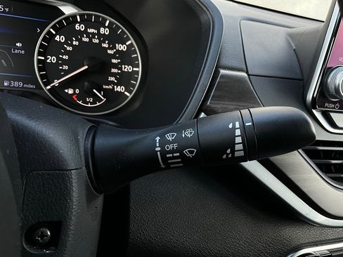 Used 2025 Nissan Altima 2.5 SV image 35