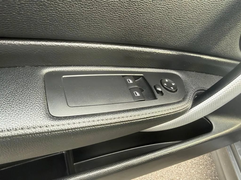 Used 2010 BMW 135i Coupe RWD image 9