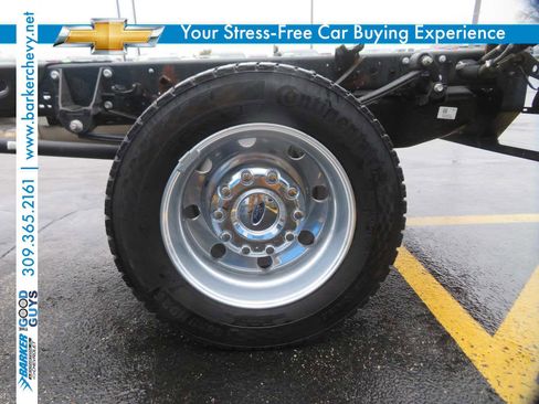 Used 2024 Ford F550 4x4 Regular Cab Super Duty w/ XLT Value Package image 11