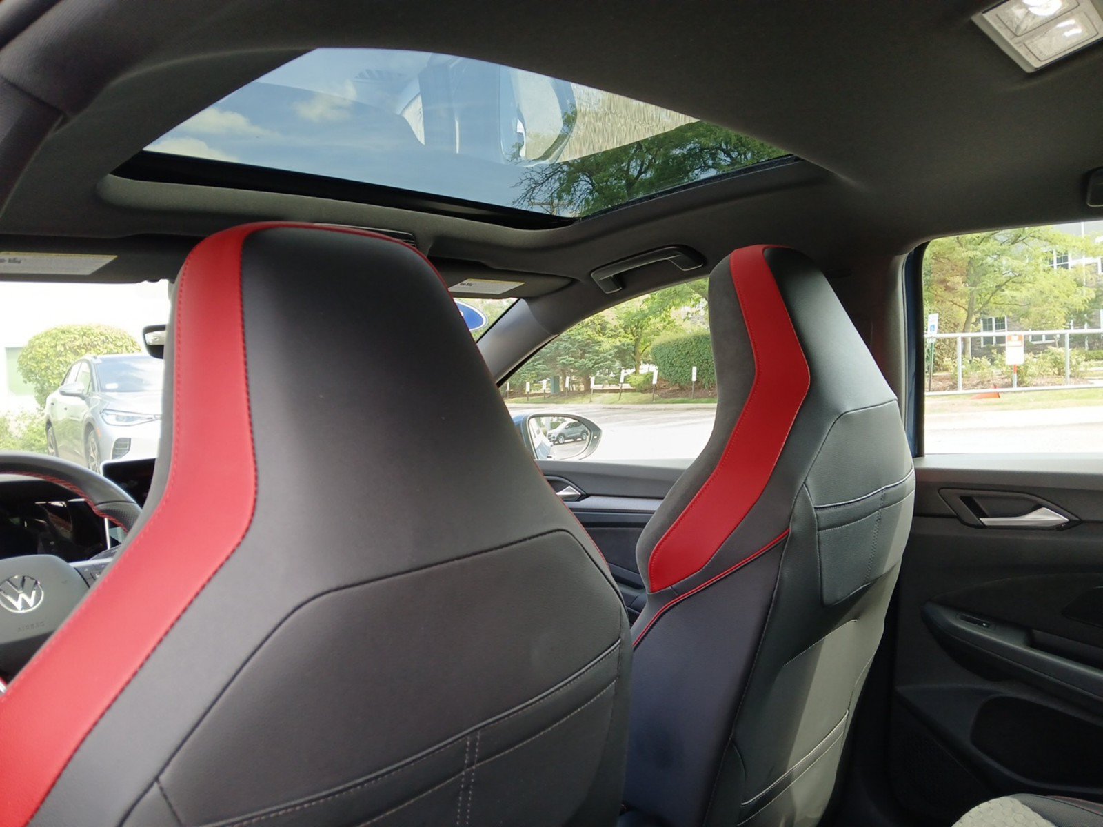 Used 2025 Volkswagen GTI SE FWD image 21