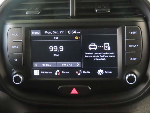 Used 2023 Kia Soul LX w/ LX Technology Package image 12