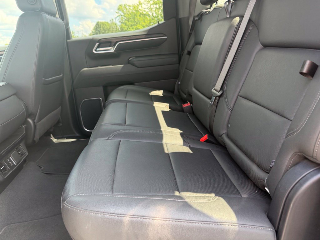 Used 2025 GMC Sierra 1500 SLT AWD/4WD image 17