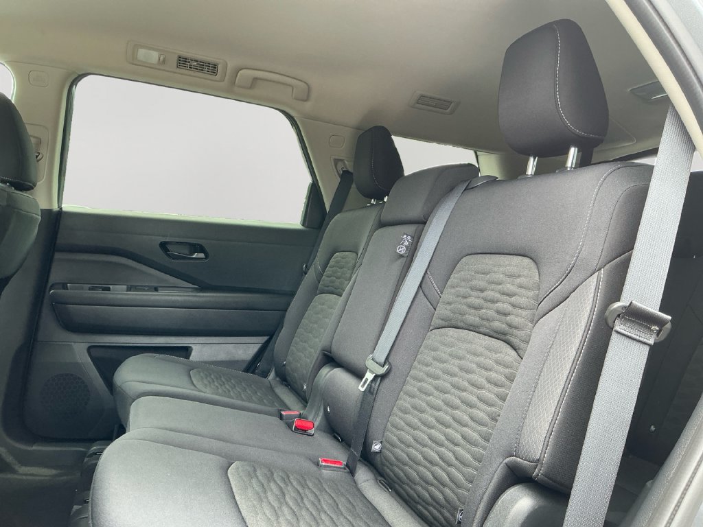 Used 2025 Nissan Pathfinder SV AWD/4WD image 15