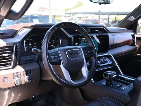 Used 2025 GMC Sierra 1500 Denali AWD/4WD image 17