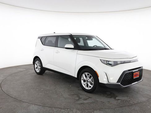 Used 2025 Kia Soul LX w/ LX Technology Package image 2
