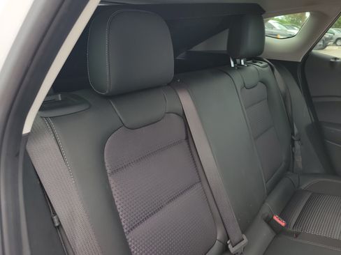 Used 2025 Chevrolet Trax LT FWD image 4