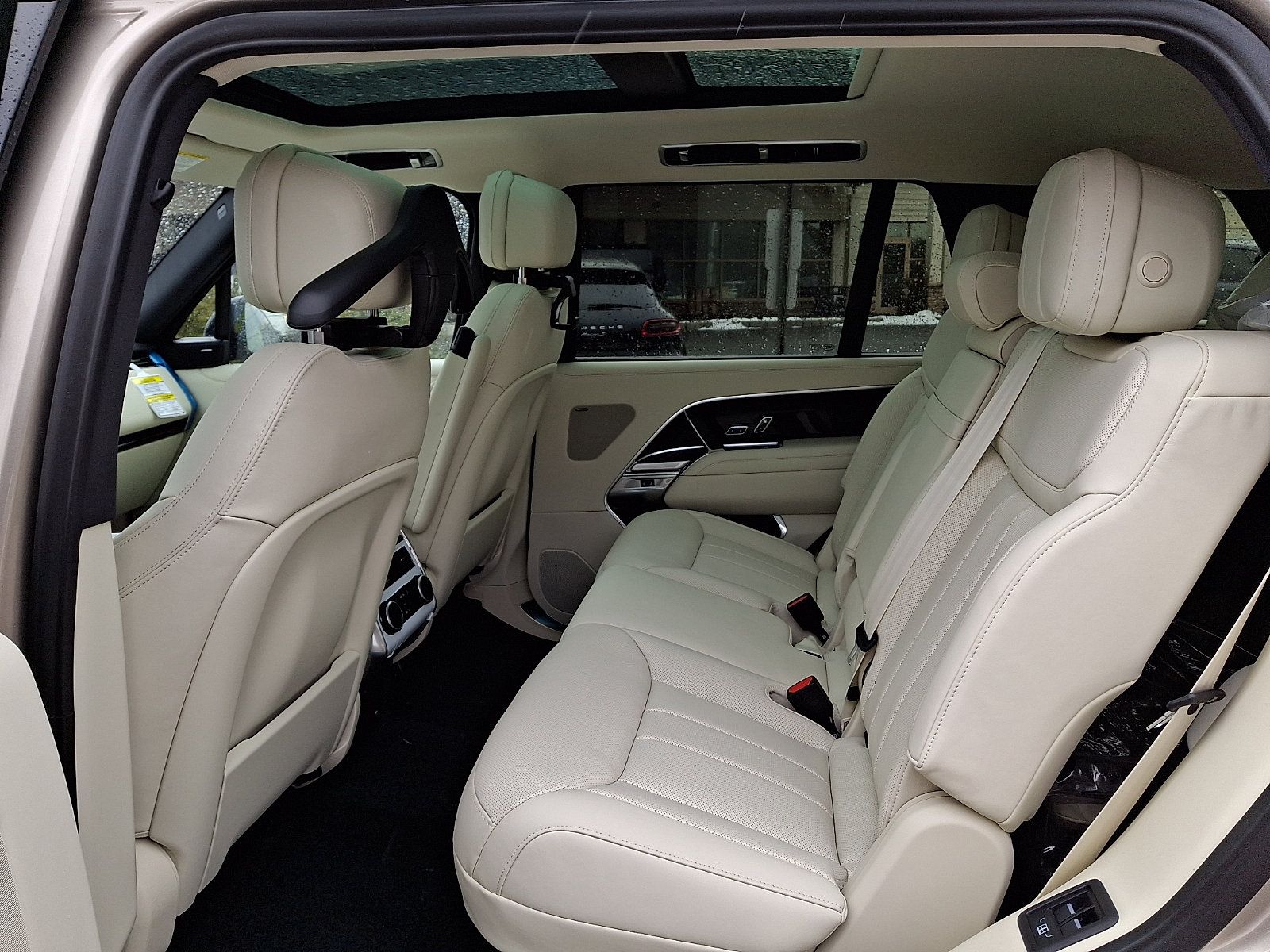 New 2026 Land Rover Range Rover Long Wheelbase SE AWD/4WD image 7