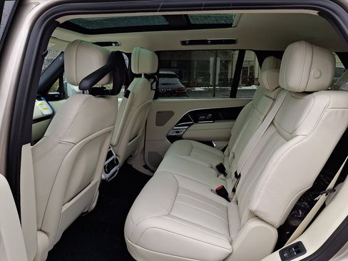 New 2026 Land Rover Range Rover Long Wheelbase SE image 7