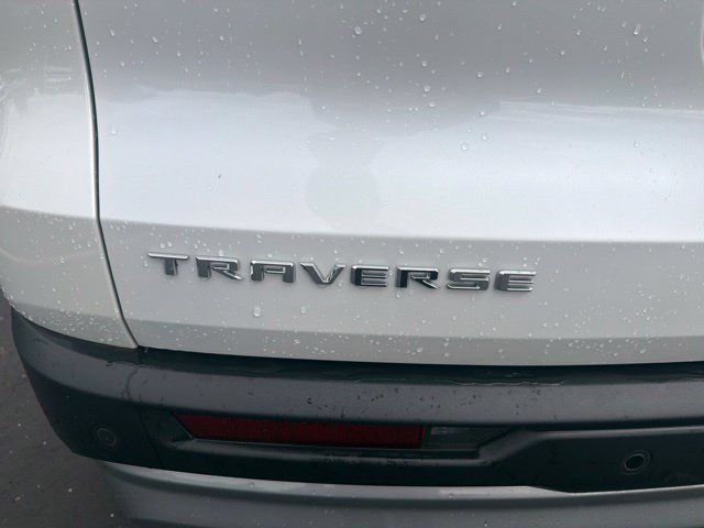 Used 2024 Chevrolet Traverse LT w/ Trailering Package FWD image 11