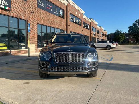 Used 2019 Bentley Bentayga image 2