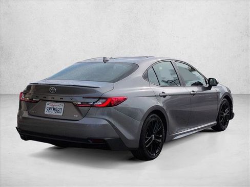 Used 2025 Toyota Camry SE FWD image 5