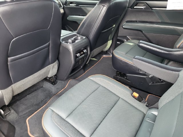 Used 2024 GMC Acadia AT4 w/ Luxury Package AWD/4WD image 38