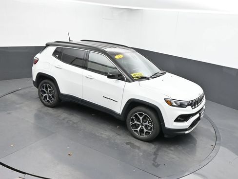 Used 2025 Jeep Compass Limited AWD/4WD image 37