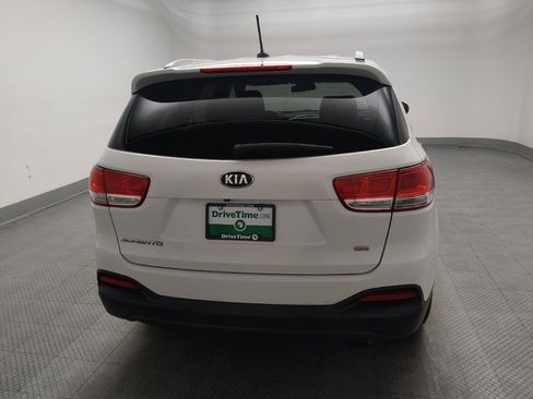 Used 2017 Kia Sorento FWD image 7
