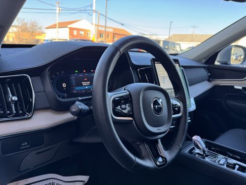 Used 2025 Volvo XC90 B5 Plus image 12