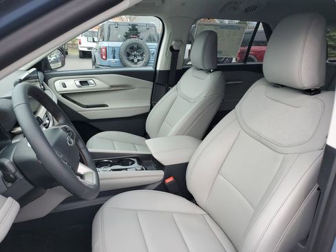 New 2026 Ford Explorer Active image 7