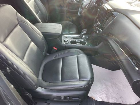 Used 2023 Chevrolet Traverse LT image 21