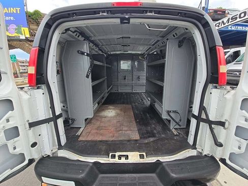 Used 2015 Chevrolet Express 2500 RWD image 12