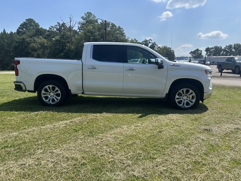 Used 2022 Chevrolet Silverado 1500 LTZ w/ LTZ Premium Package AWD/4WD image 8