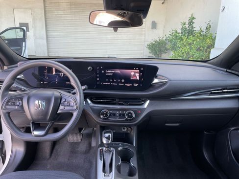 Used 2025 Buick Envista Preferred image 33