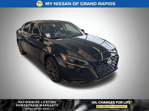 New 2025 Nissan Altima 2.5 SR image 1