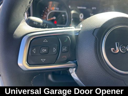 Used 2025 Jeep Wrangler Sahara w/ Safety Group image 19