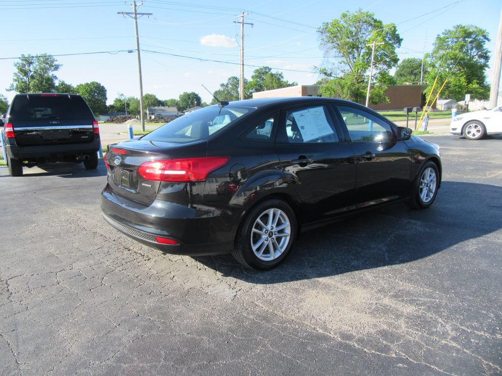 Used 2015 Ford Focus SE w/ SE Cold Weather Package FWD image 5