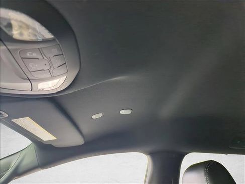 Used 2025 Chrysler Pacifica Select image 16