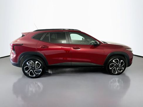 Used 2024 Chevrolet Trax RS w/ Sunroof Package FWD image 8