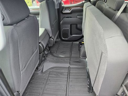 New 2026 GMC Sierra 1500 SLE image 18