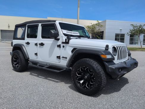 Used 2022 Jeep Wrangler Unlimited Sport AWD/4WD image 3