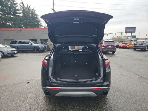 Used 2023 Alfa Romeo Stelvio Ti AWD/4WD image 11