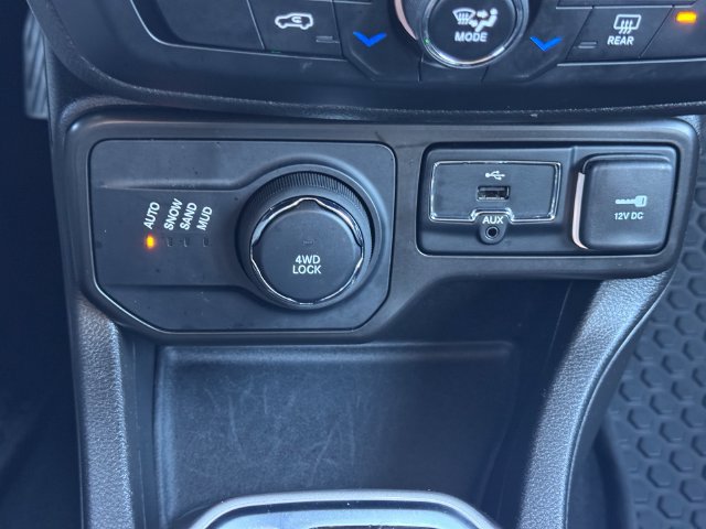 Certified 2022 Jeep Renegade Latitude w/ Convenience Group AWD/4WD image 35