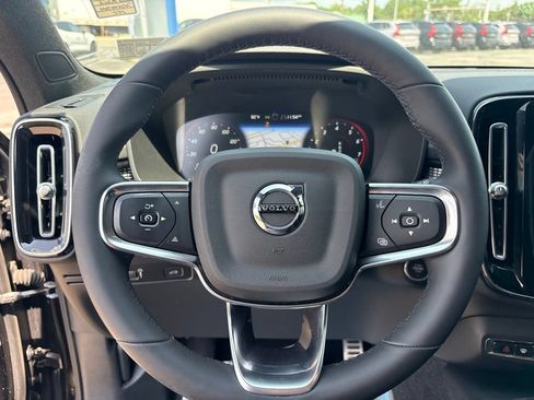 Used 2022 Volvo XC40 T5 R-Design w/ Advanced Package AWD/4WD image 19